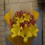 10 Mixed Lilies Bouqet - Image 3