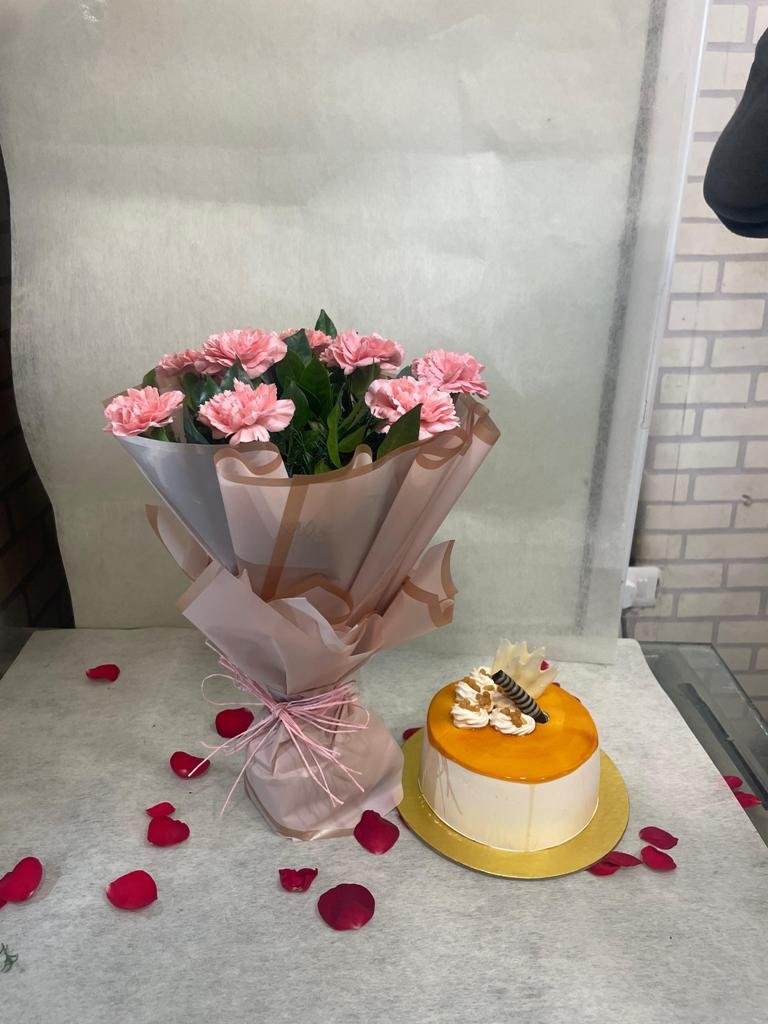 10 Pink Carnations Bouqet With Blackforest Cake