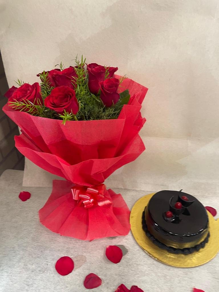 Red Roses Bunch With Truffle Cake