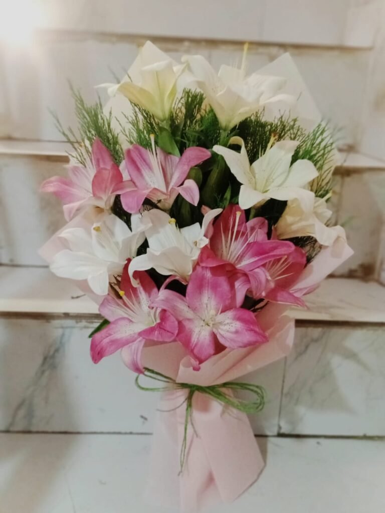 6 Mix White and Pink Lilies Bouquet