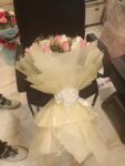 50 White and Pink roses - Image 3