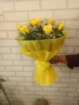 10 Yellow Roses Bouquet