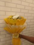 10 yellow and White Roses